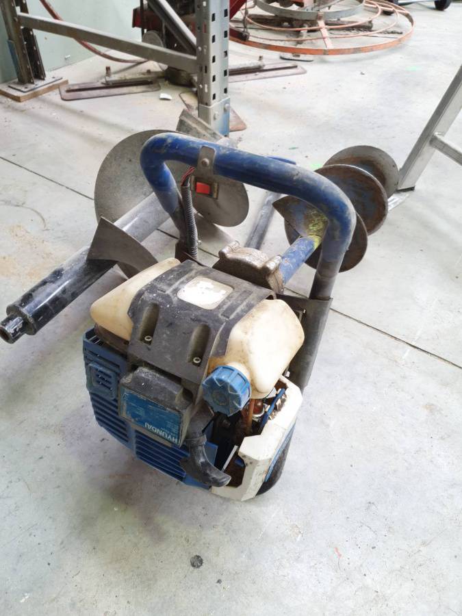 Hyundai Post Hole Borer number8.bid number 8 solutions Ltd