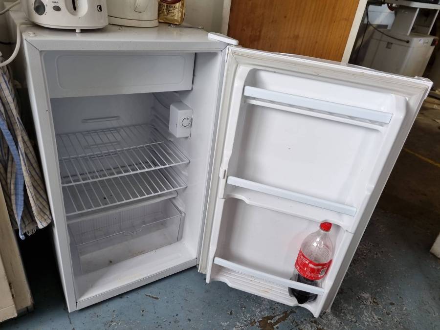 daewoo bar fridge