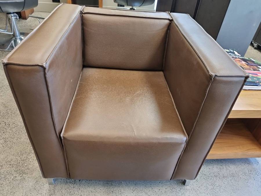 Takapuna tub outlet chair