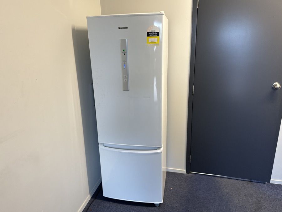 【取引決定】Panasonic
食洗機 NP-TA4 ※分岐水栓付 Panasonic Fridge Freezer | number8.bid | number 8 solutions Ltd